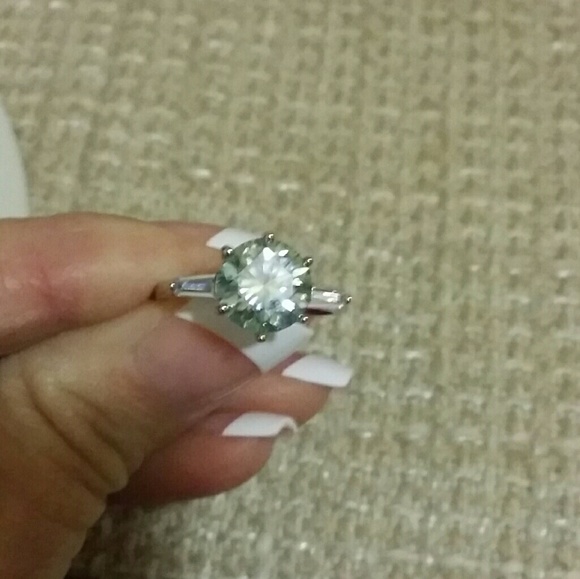 2.65 Carat VVS1 Ice Blue Round Cut Moissanite Ring - Picture 2 of 8